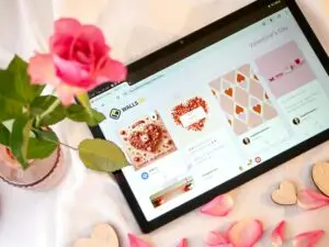 Image d'un site web élégant et moderne sur un ordinateur ou une tablette